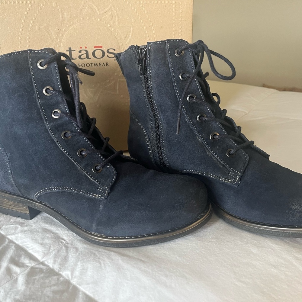 Taos Footwear Women's Navy Ankle Boots